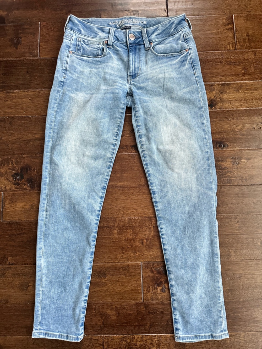 American Eagle Outfitters light blue denim jeans 2 short